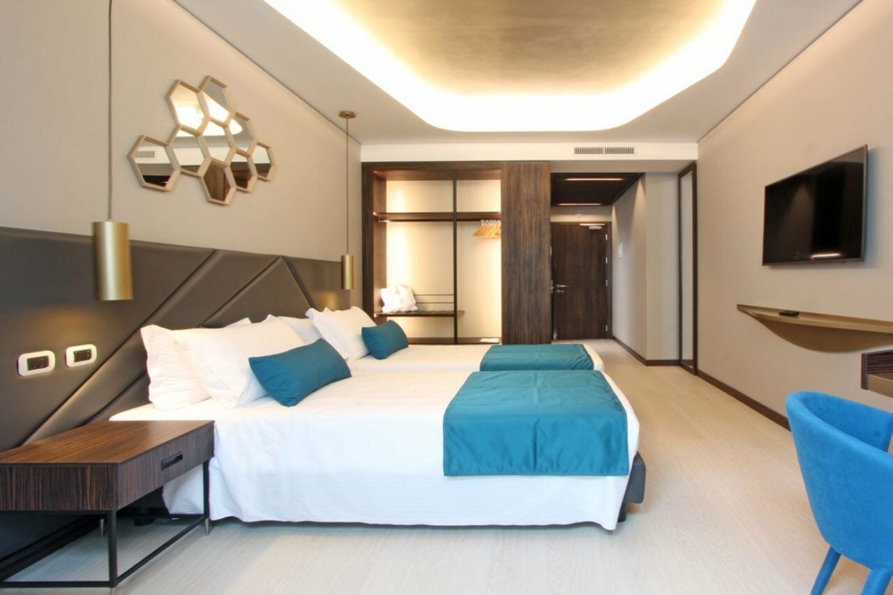 Фото The Hive Hotel