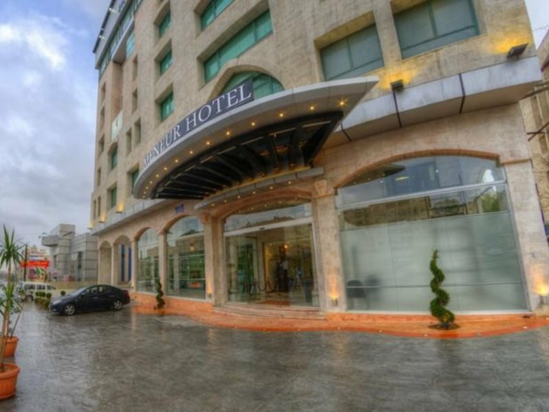 Фото Meneur Hotel