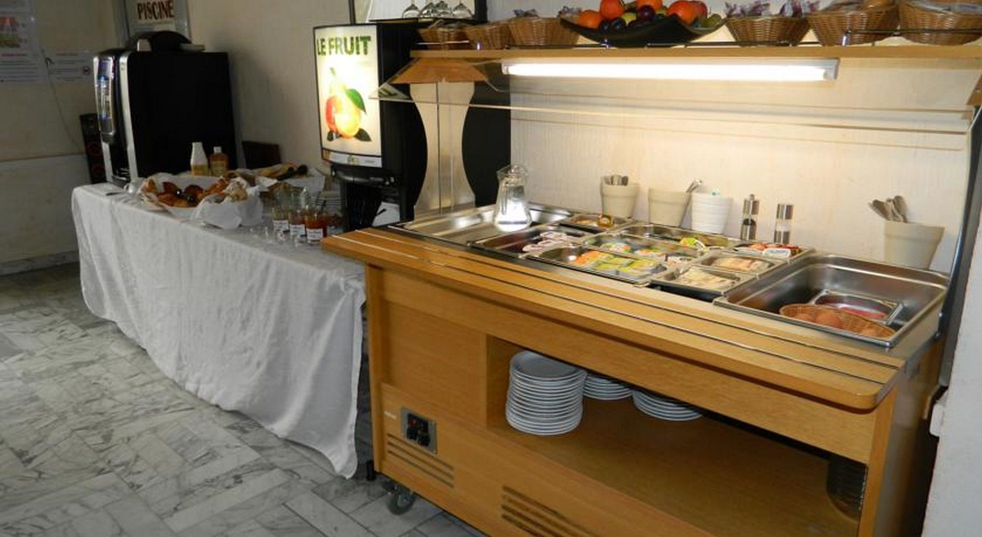 Фото Adonis Arc Hôtel Aix