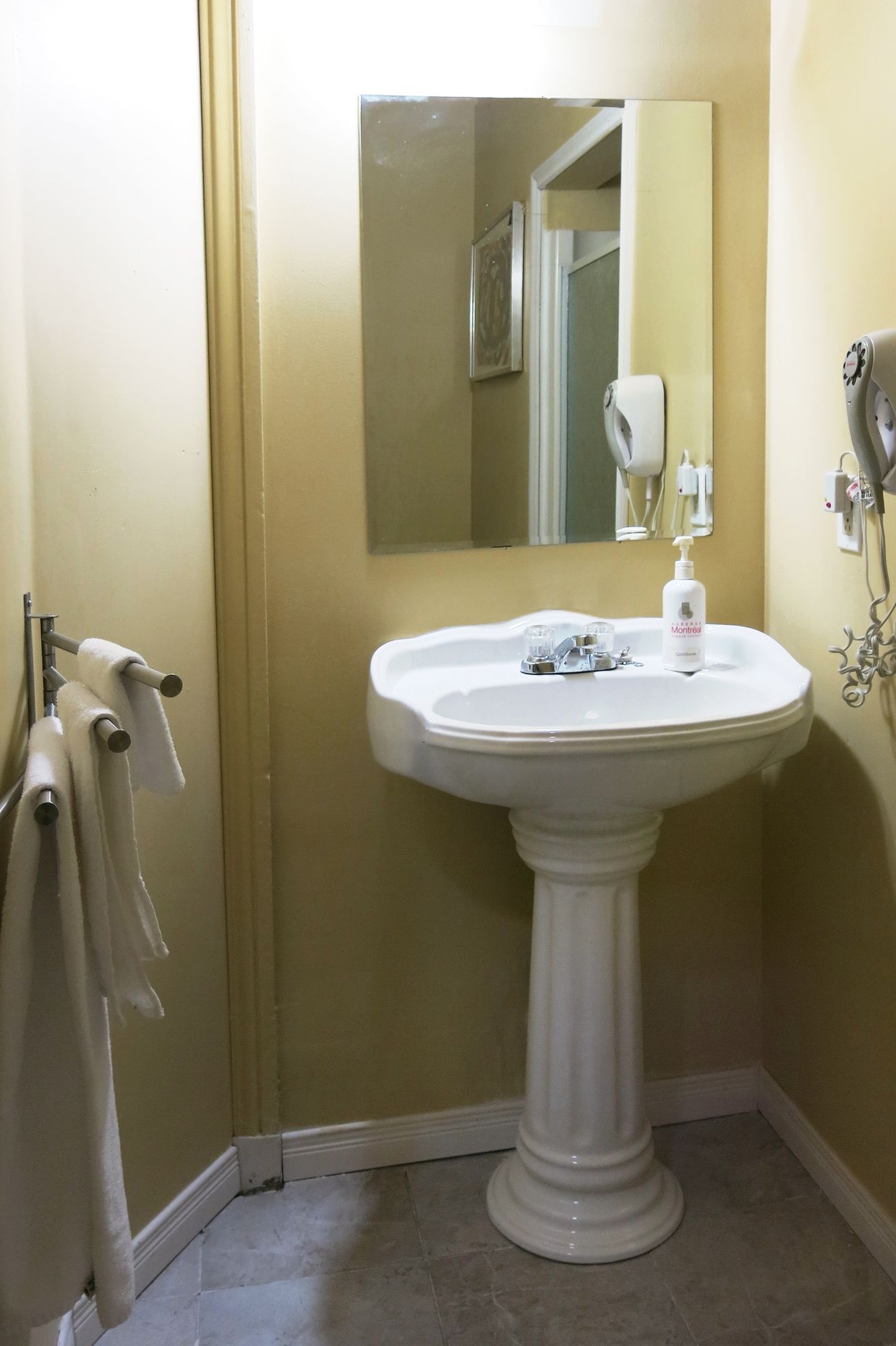 Фото Auberge & Hôtel Montréal Espace Confort