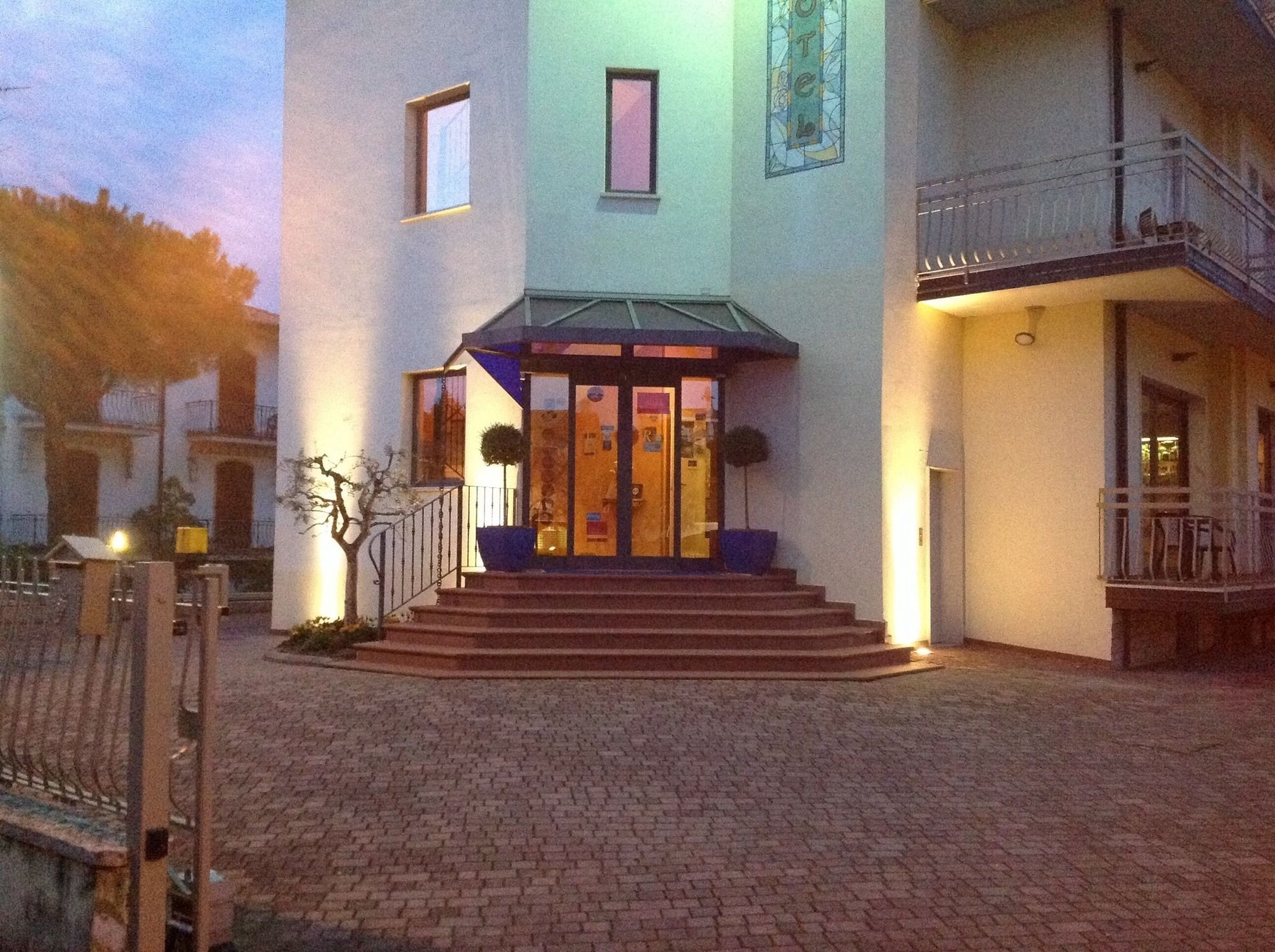 Фото Hotel Villa Rosa