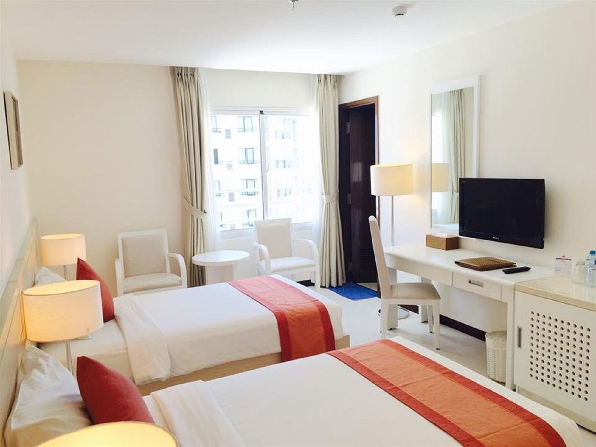 Фото Nhi Phi Hotel