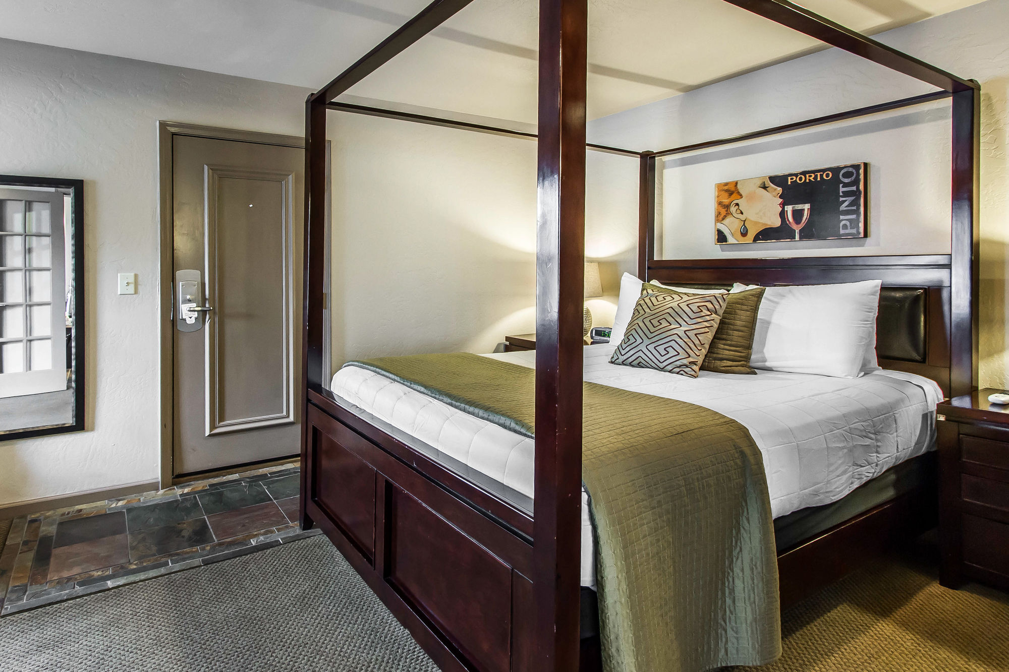 Фото Rodeway Inn & Suites Williams Downtowner - Rte 66