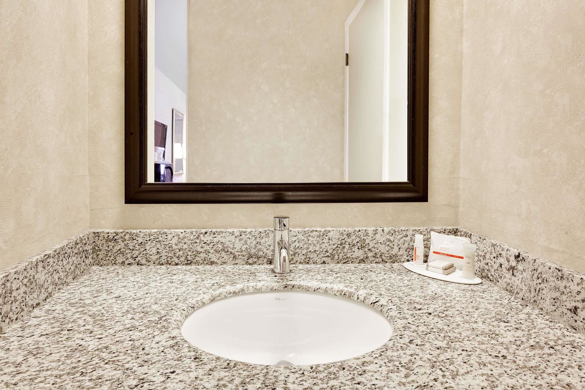 Фото Knights Inn North Bay