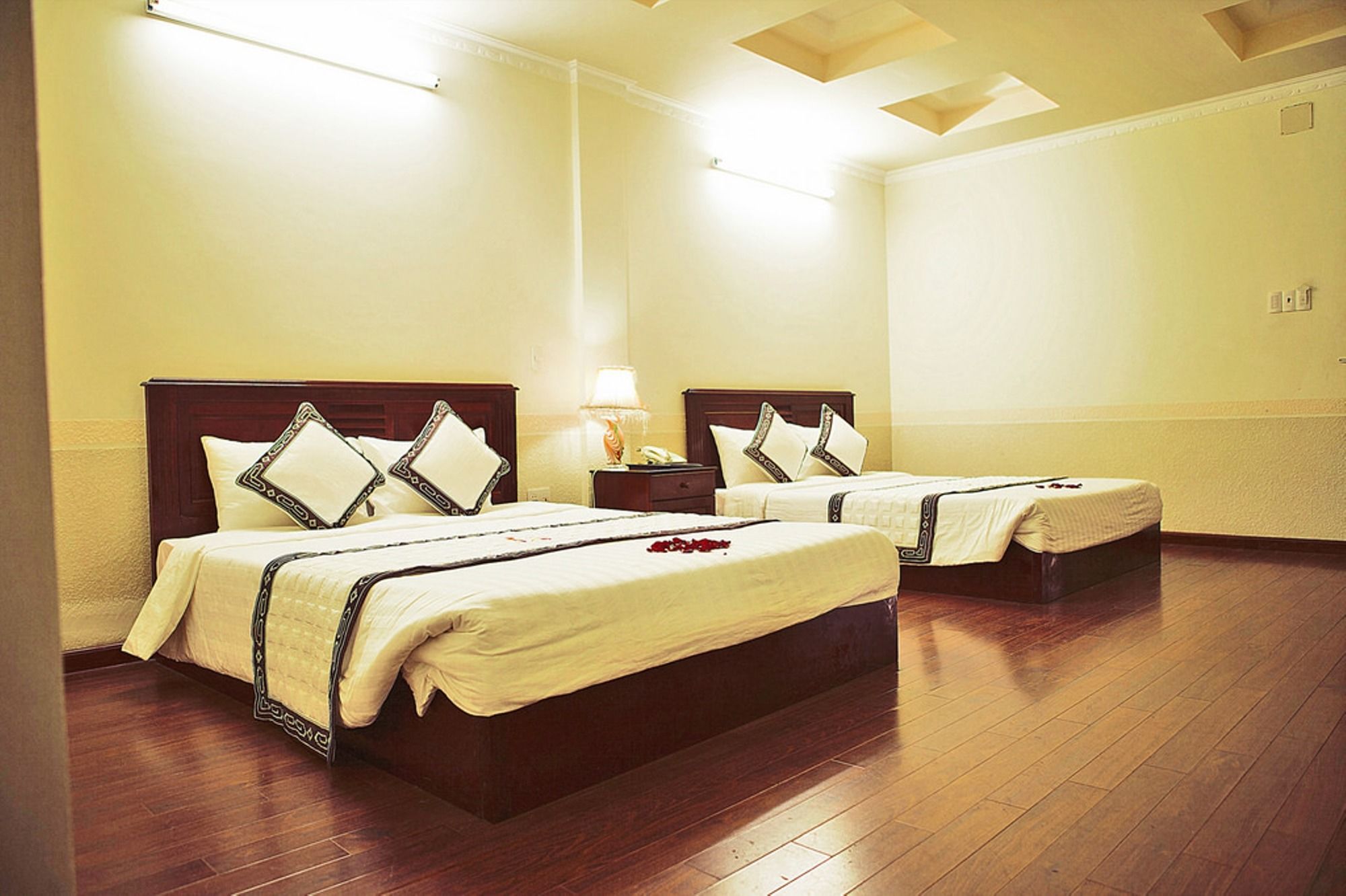 Фото Lan Vy Hotel