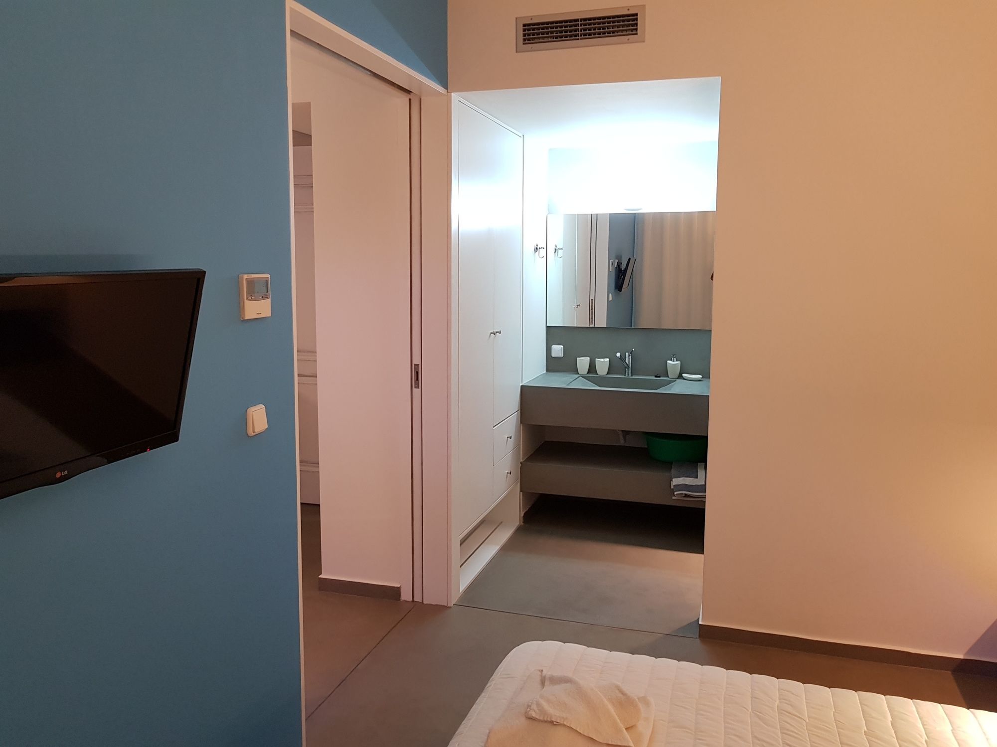 Фото Niriides Hotel