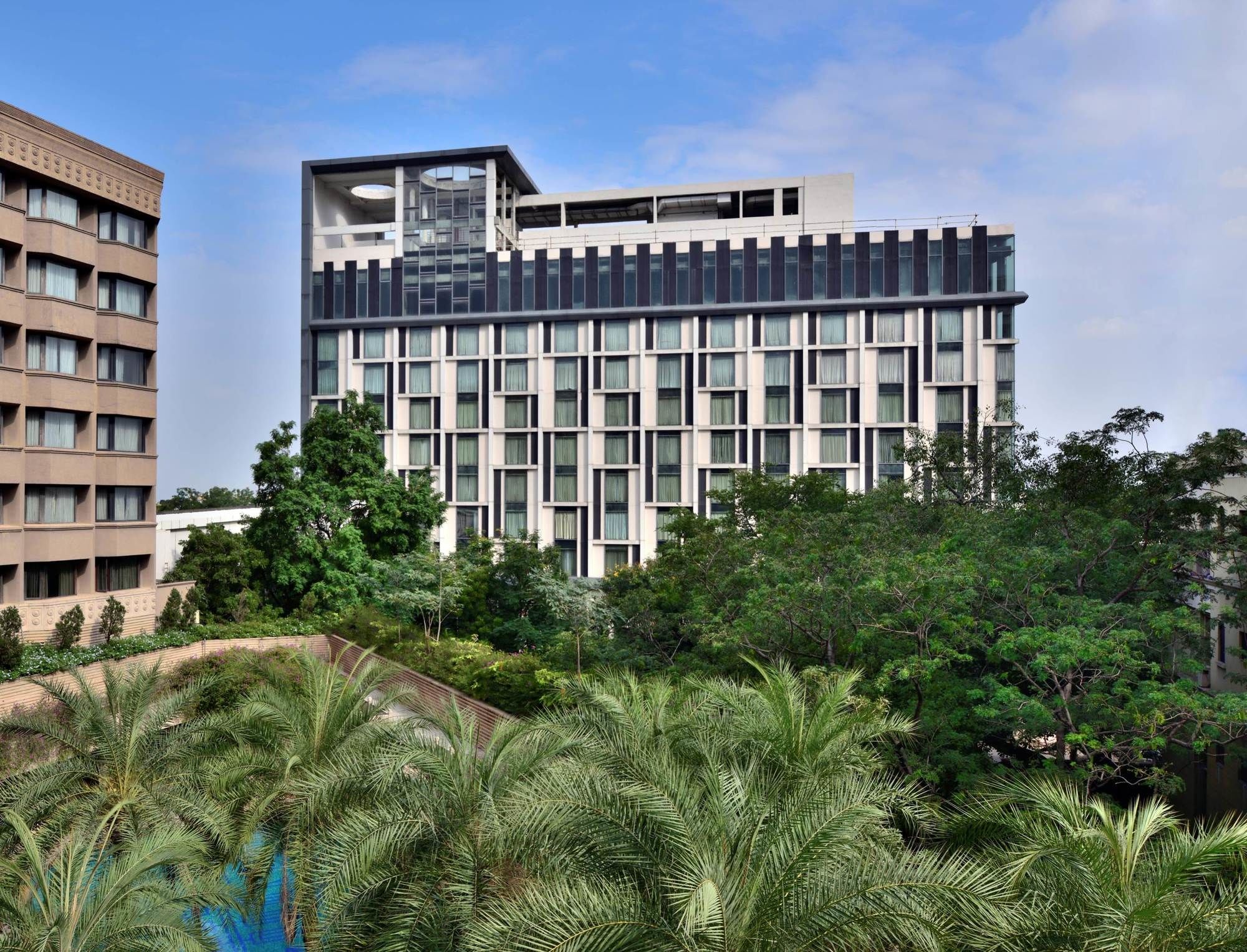 Фото Courtyard Hyderabad by Marriott
