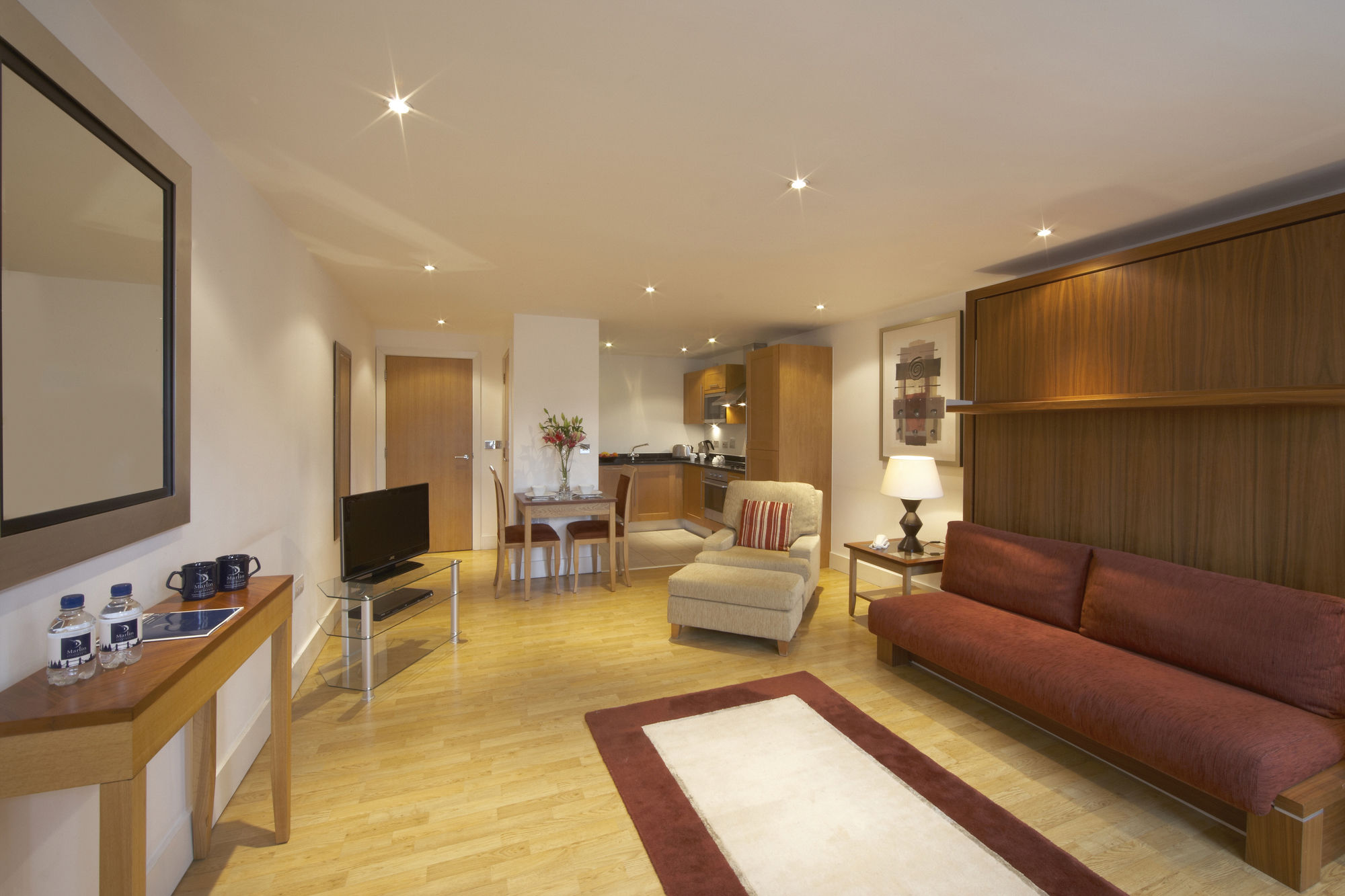 Фото Marlin Aldgate Tower Bridge