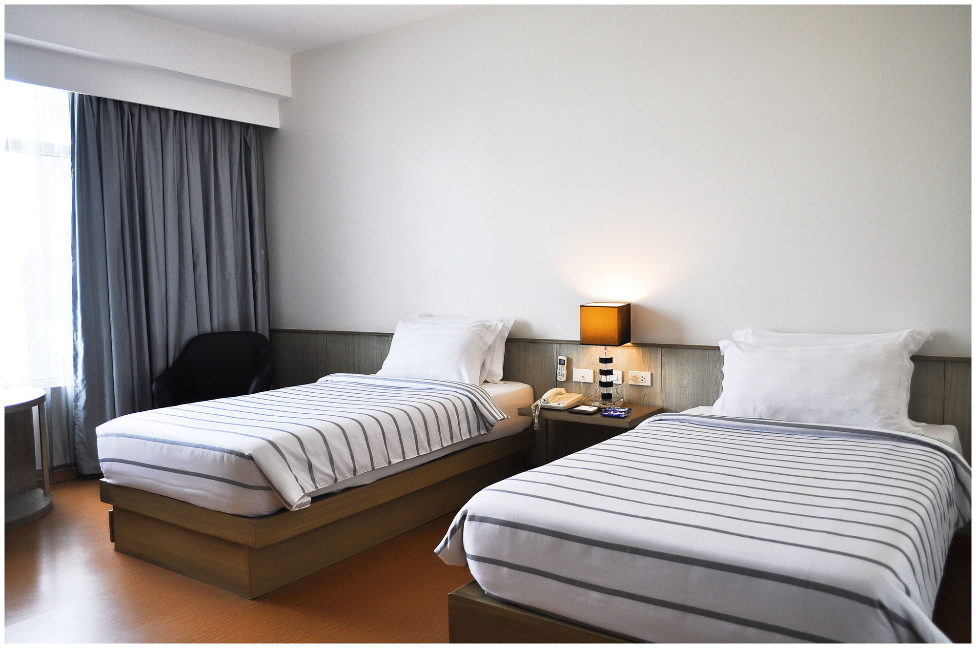 Фото Paseo Premiere Hotel