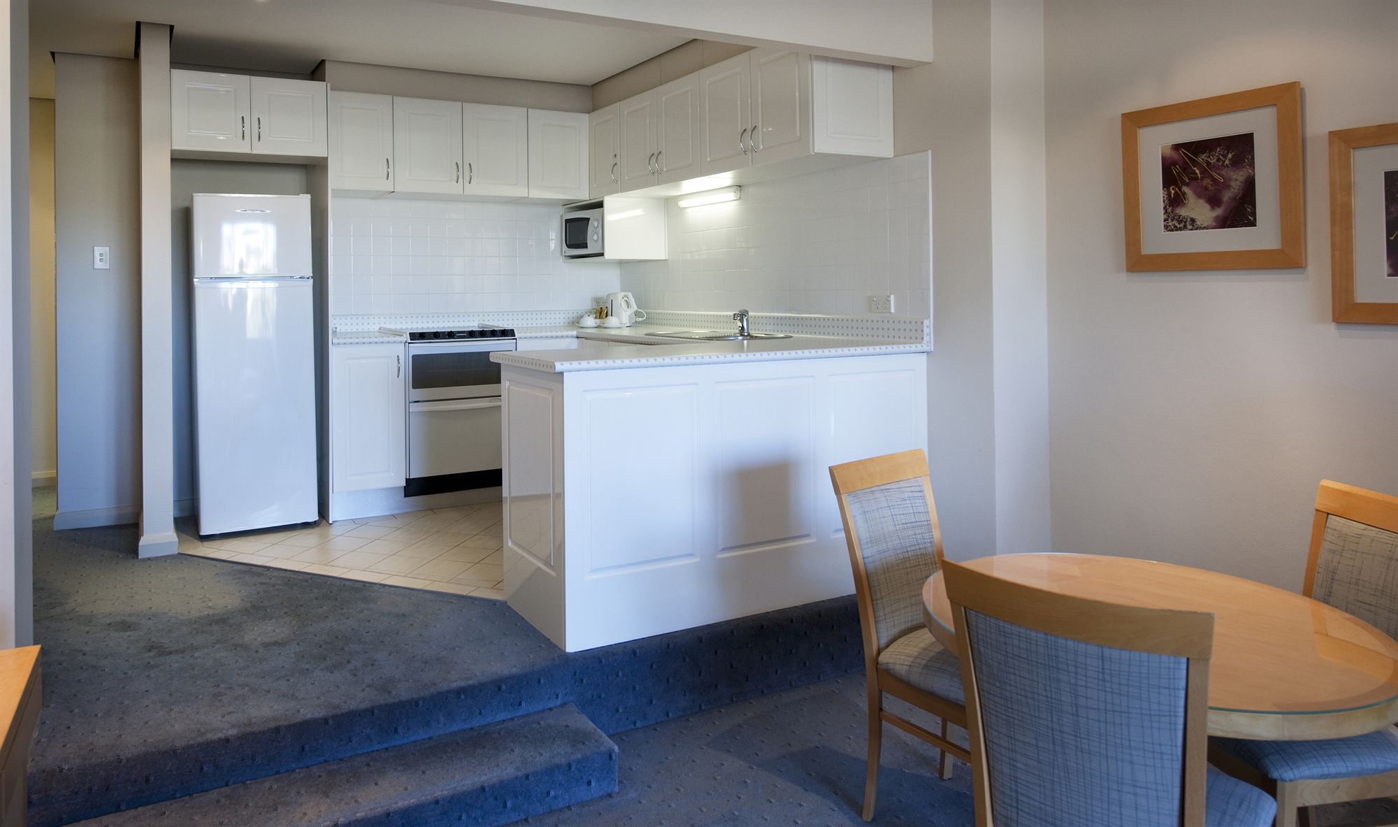 Фото Coogee Sands Hotel and Apartments