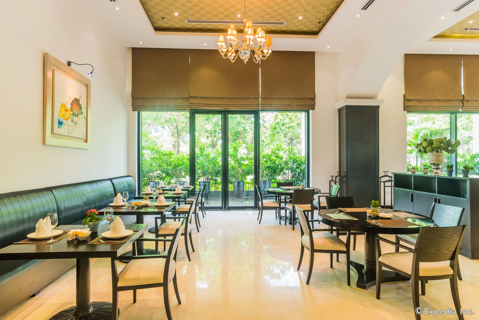 Фото Elegant Suites Westlake