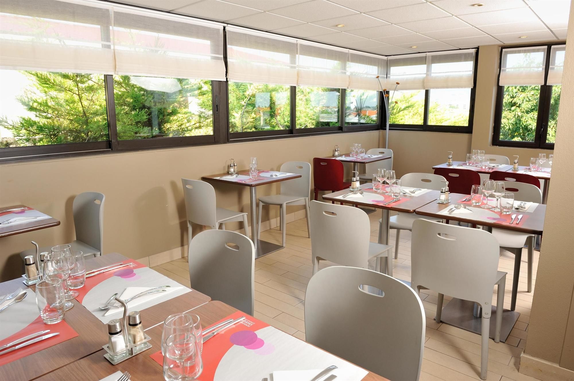 Фото Hotel Campanile Clermont Ferrand Le Brezet