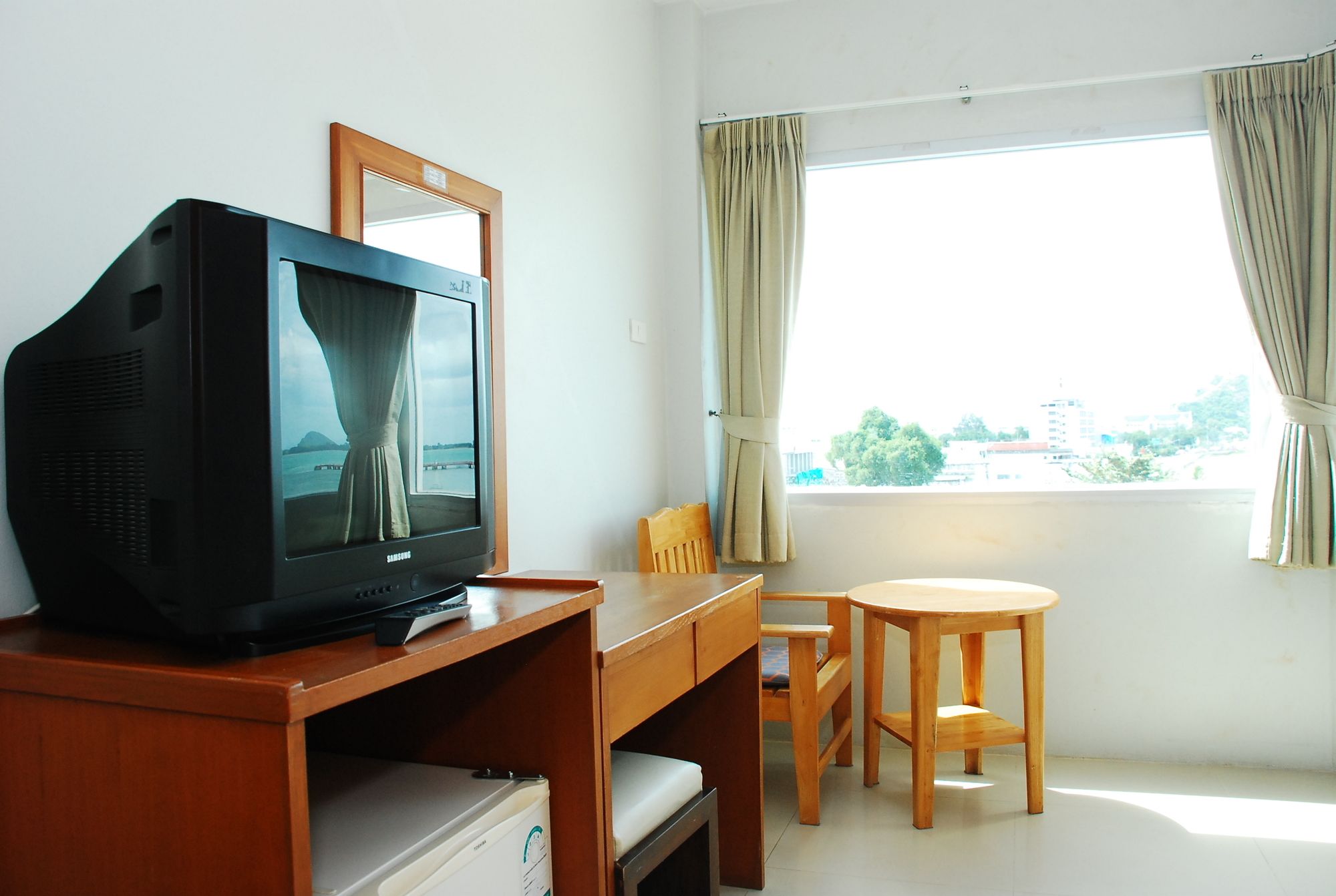 Фото Prachuap Beach Hotel