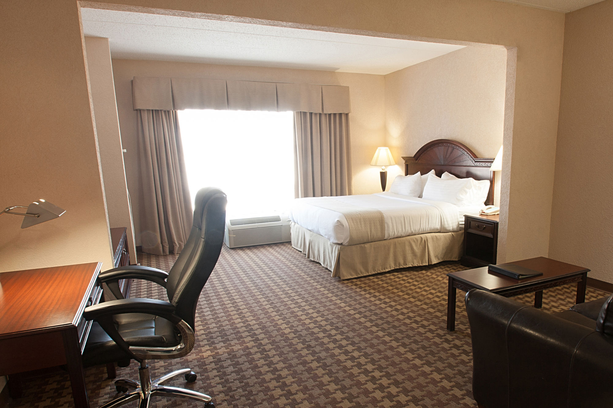 Фото Delta Hotels Huntington Downtown