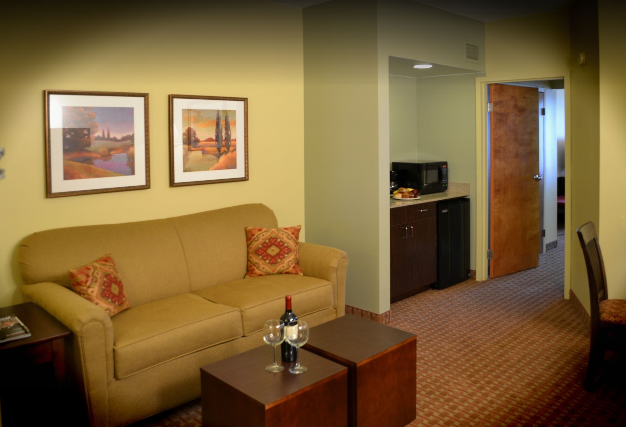 Фото Euro Suites Hotel