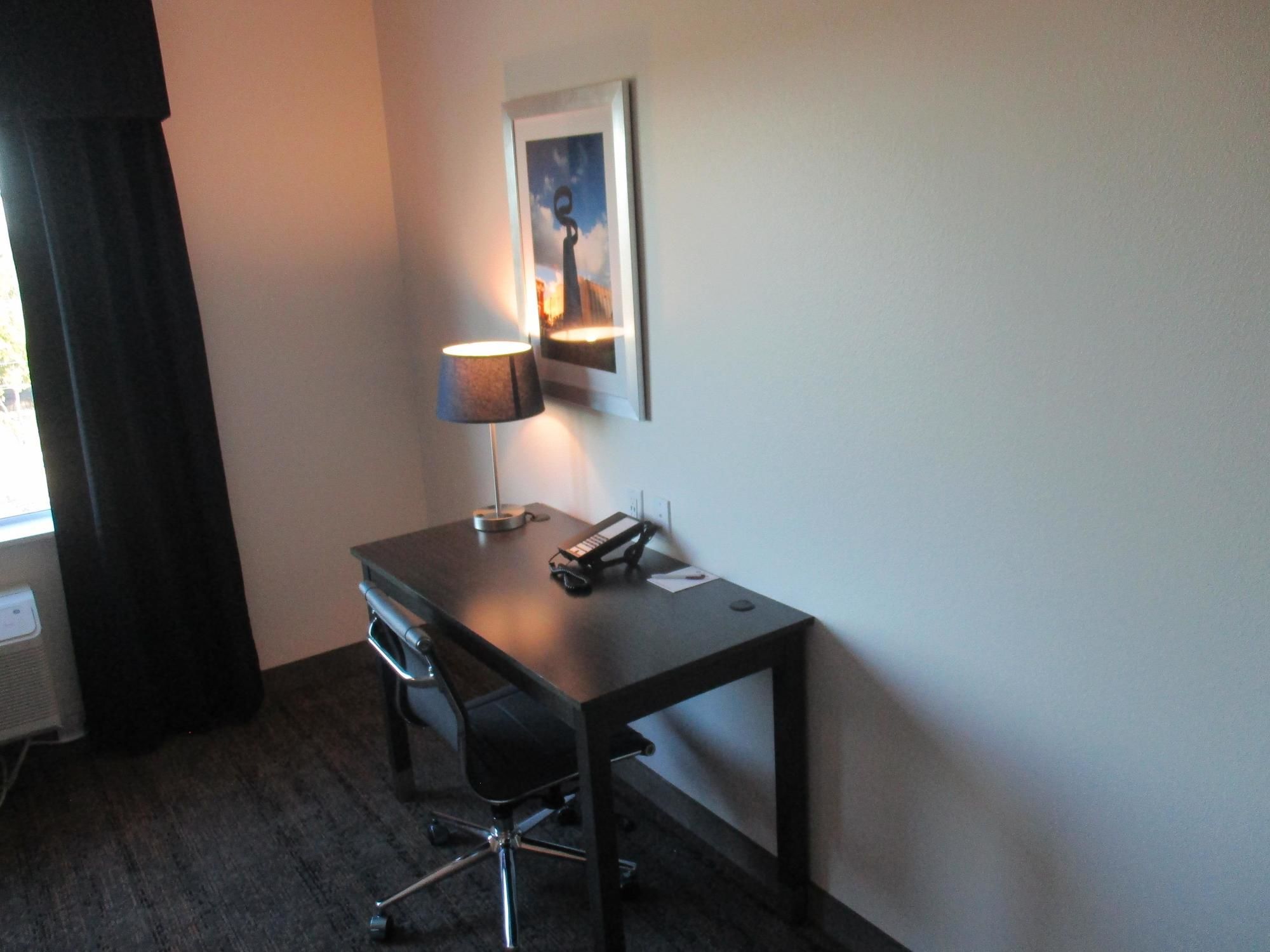 Фото Best Western Plus Roland Inn & Suites