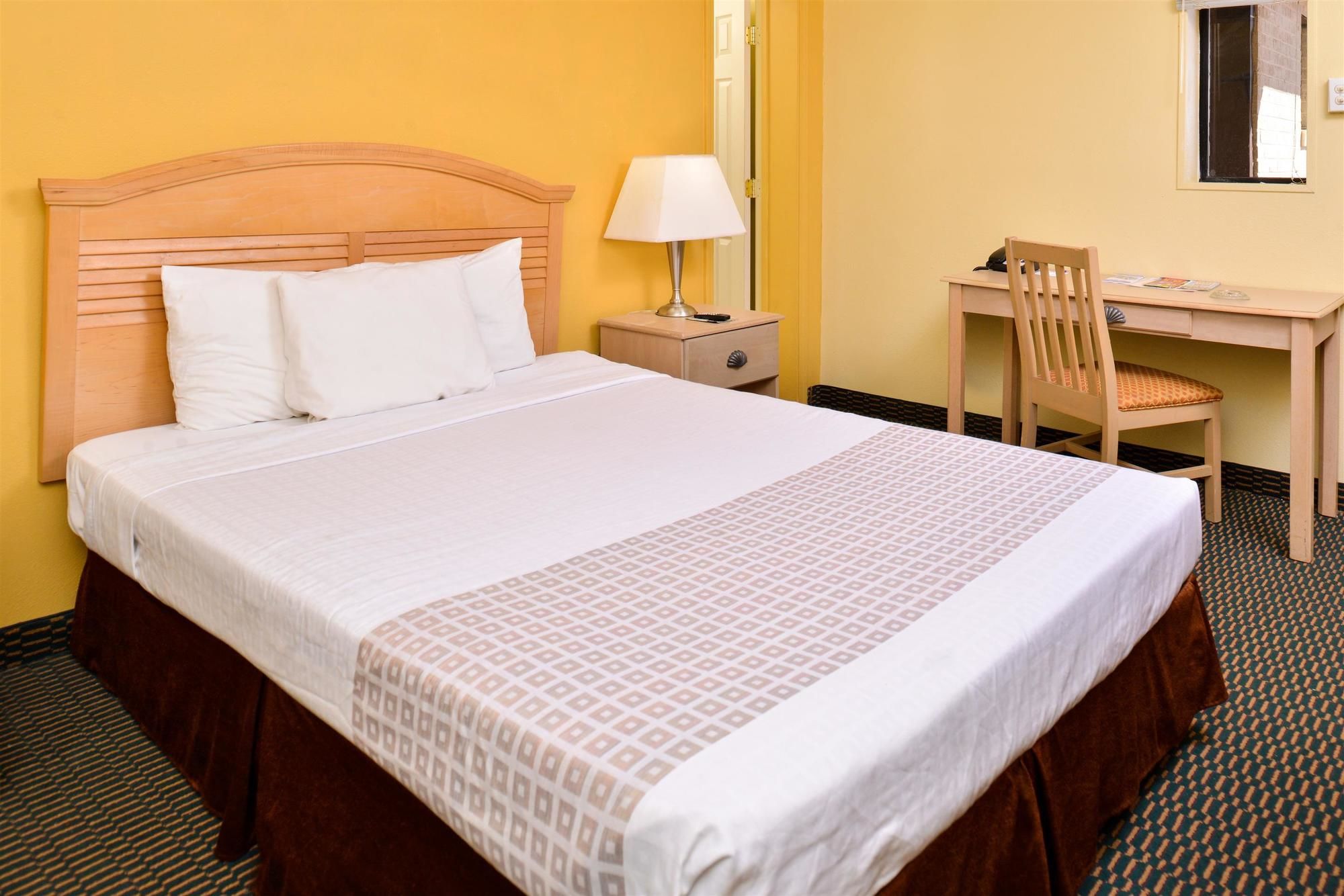 Фото Loyalty Inn Rockingham