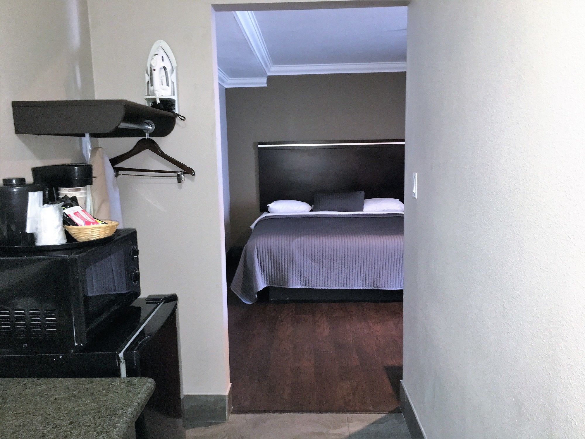 Фото Hawthorne Plaza Inn