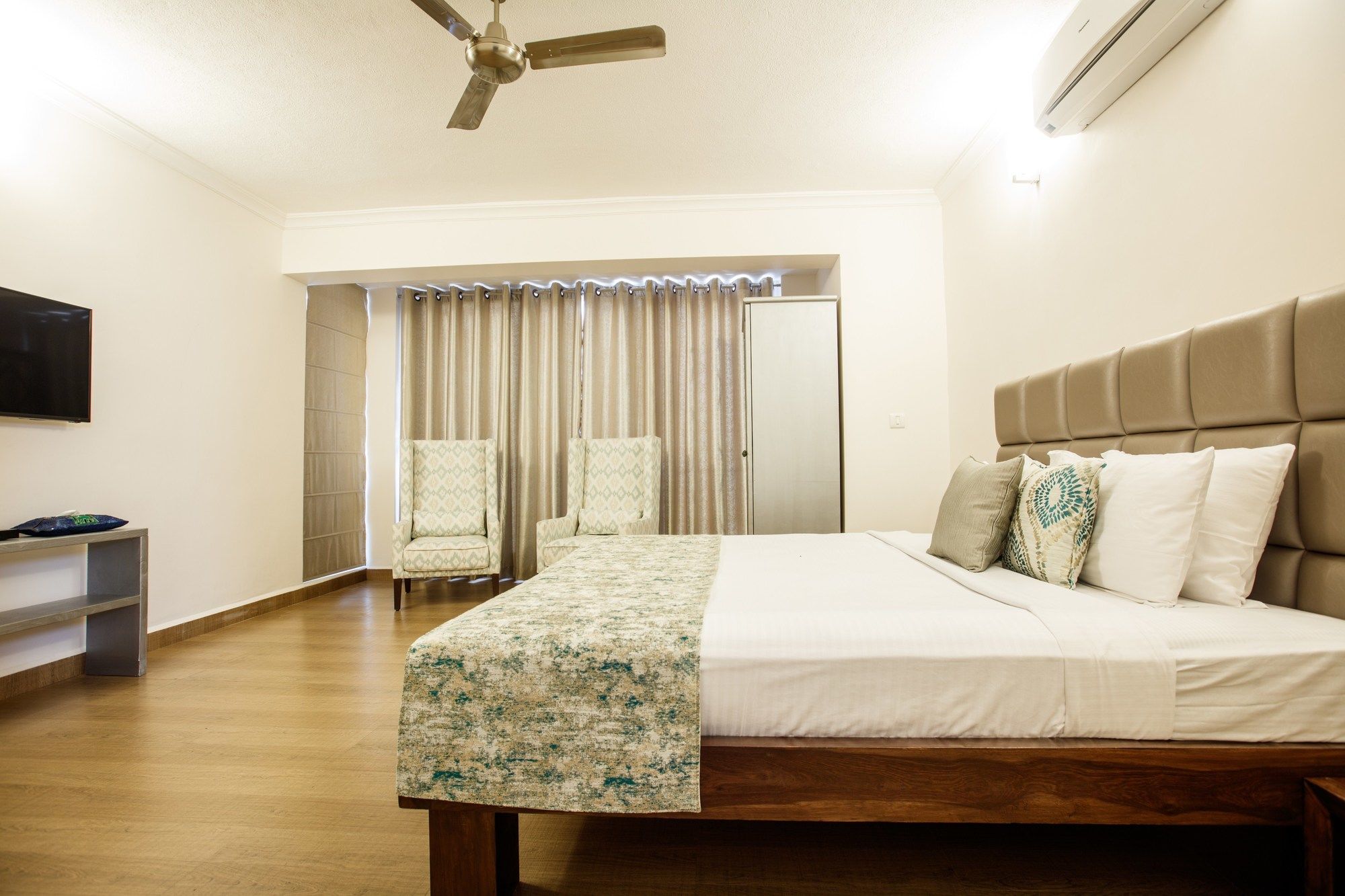 Фото Aguada Anchorage - The Villa Resort