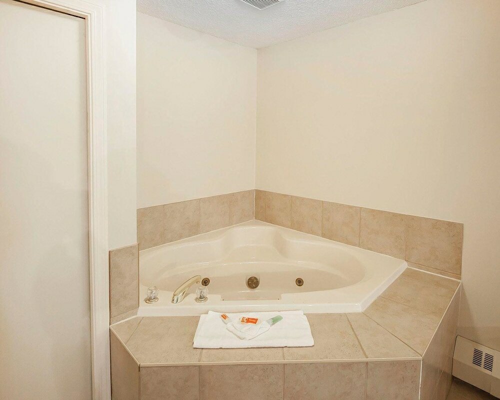 Фото Econo Lodge & Suites Hinton