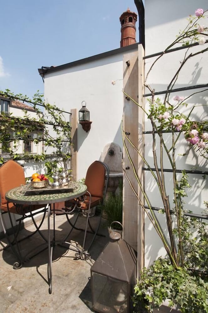 Фото Petit Palais Hotel De Charme