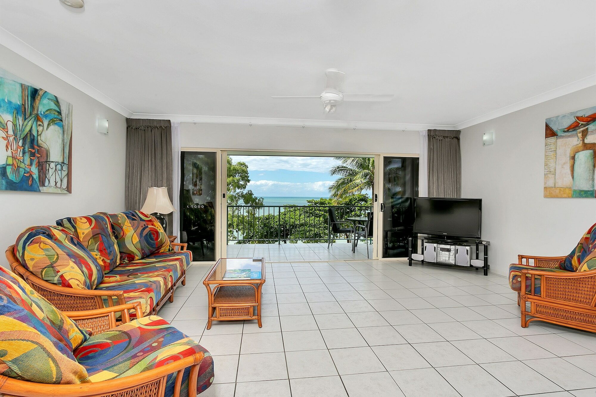 Фото Beachfront Apartments on Trinity Beach