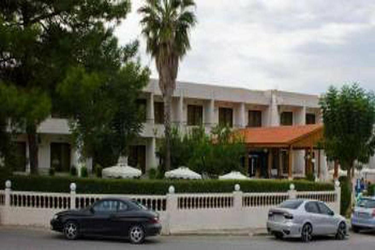 Фото отеля 1