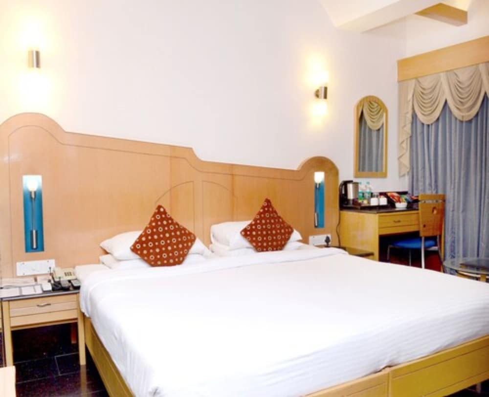 Фото Ramee Guestline Hotel Khar