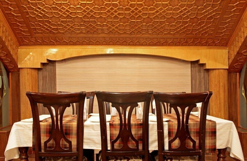 Фото The Residency Hotel