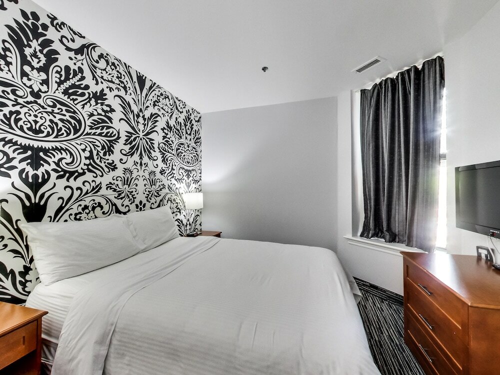 Фото Isabella Hotel and Suites