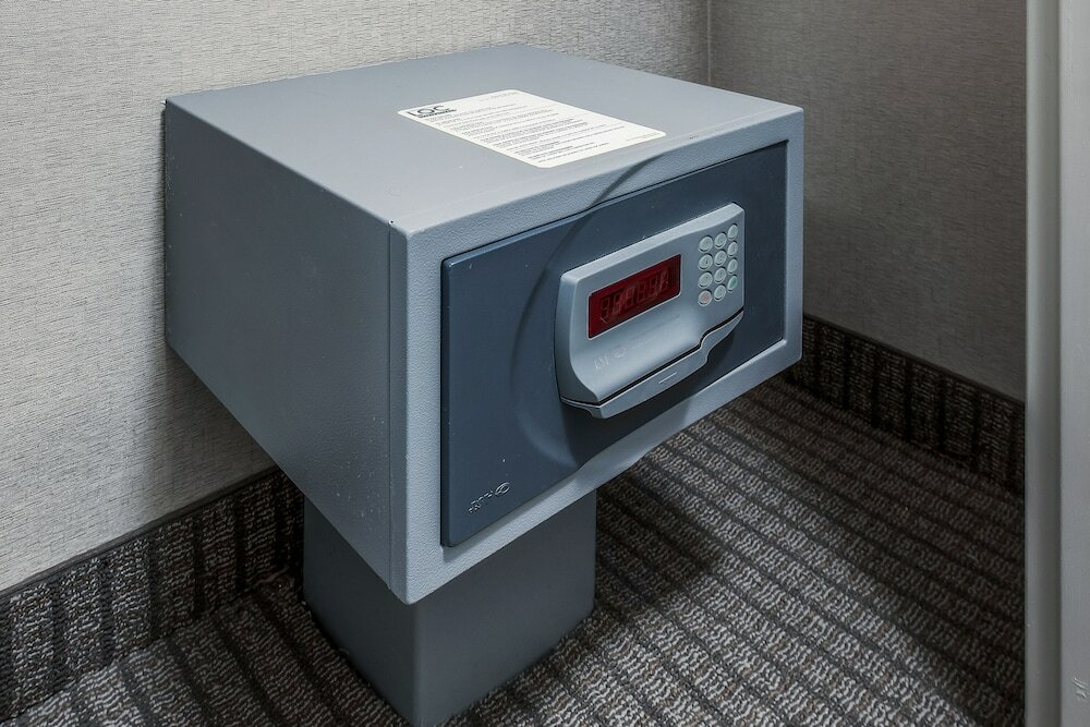 Фото Coast Calgary Downtown Hotel & Suites by Apa