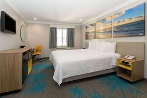 Гостиница Days Inn by Wyndham Santa Monica/Los Angeles