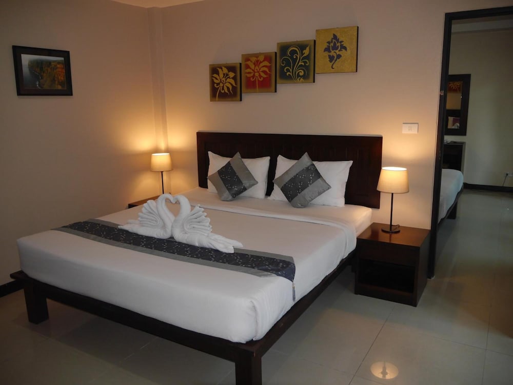 Фото Ampha Place Hotel