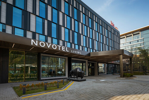 Внешний вид отеля Novotel Living Almaty Jetisu в Алматах, фото 1