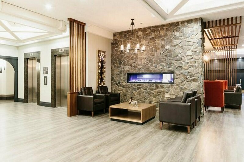 Гостиница The Elk & Avenue Hotel