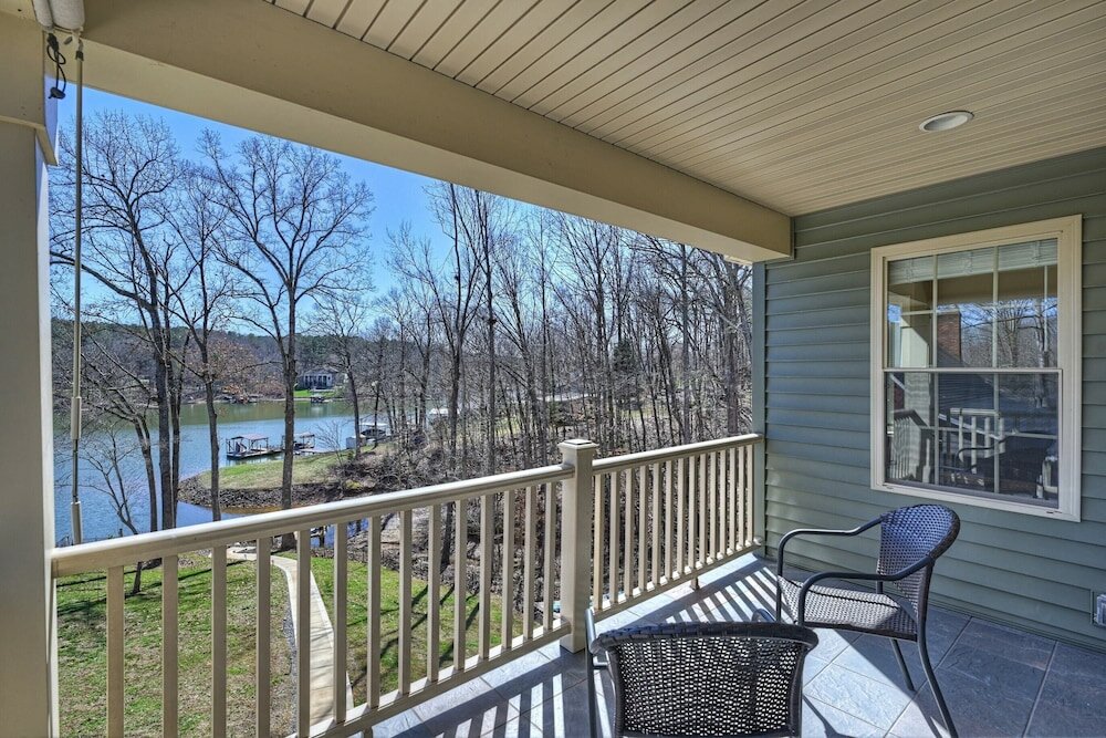 Фото Lake Living by Avantstay Sleeps 22 + Dock, Pool