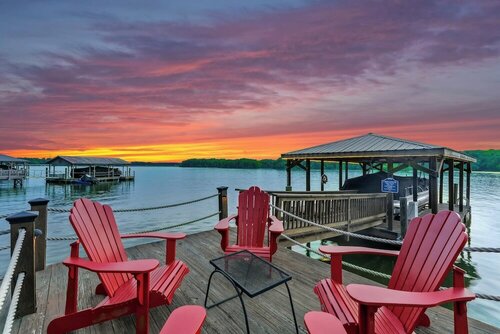 Гостиница Boathouse Cove by Avantstay Pool + Swim Dock Hot Tub