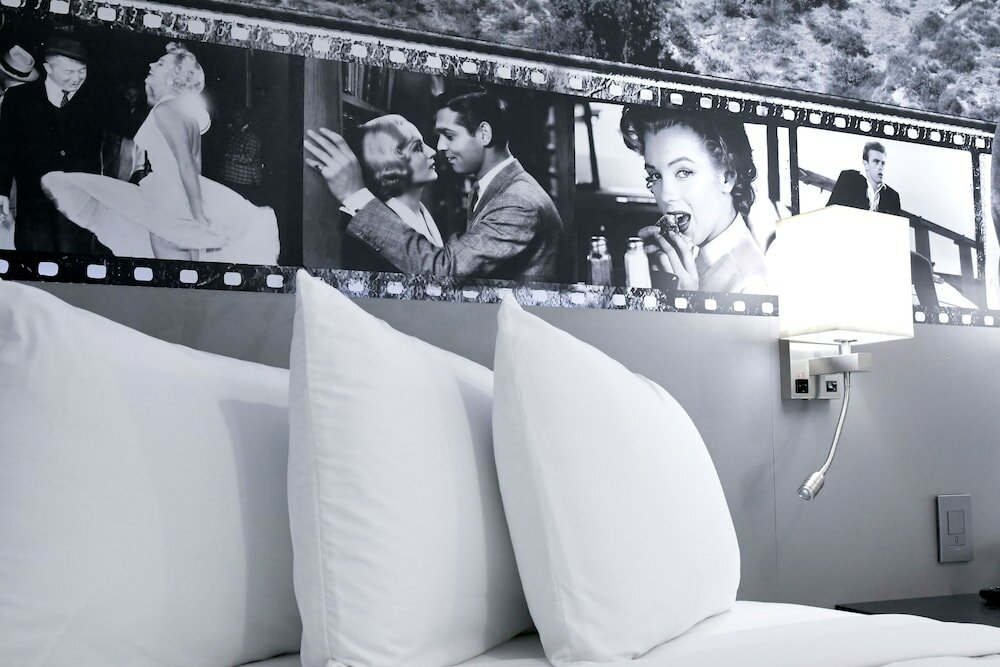 Фото Glen Capri Inn & Suites - Burbank Universal