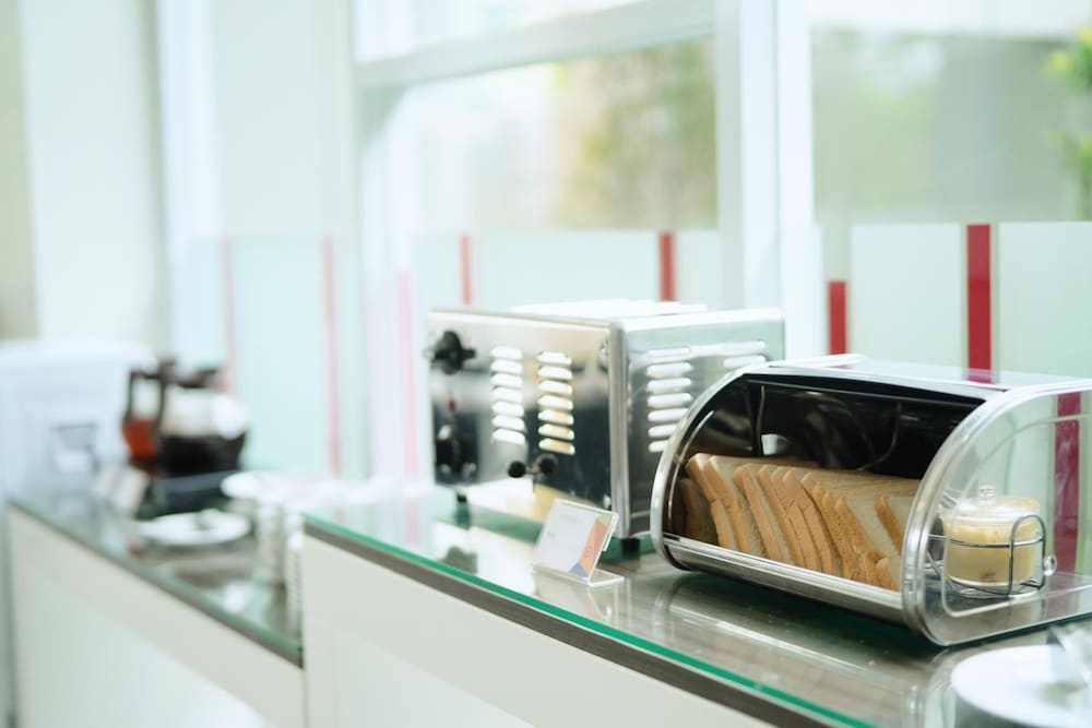 Фото Amaris Hotel Simpang Lima