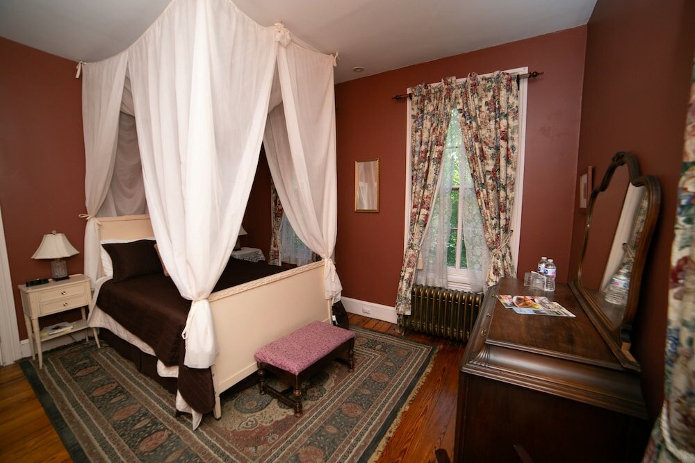 Фото Faunbrook Bed & Breakfast