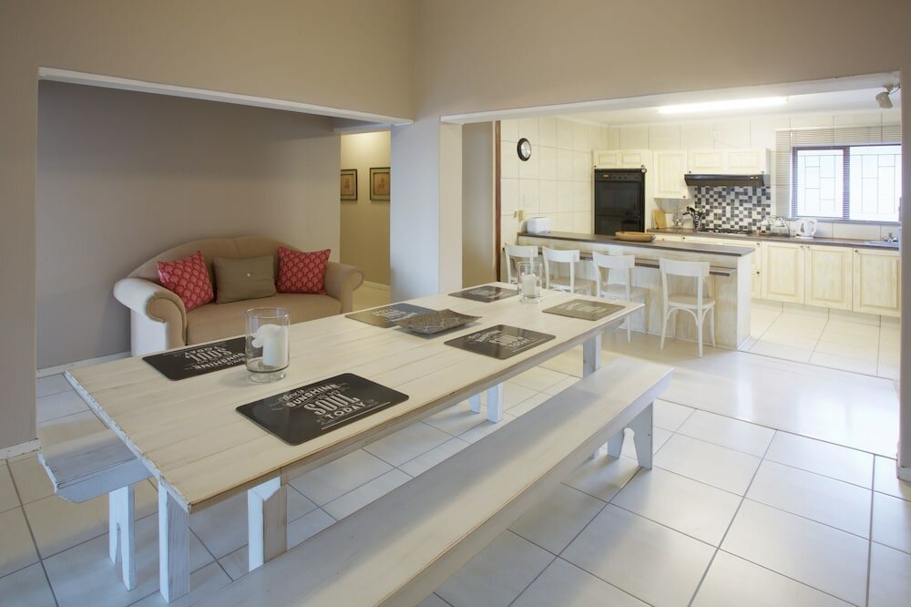 Фото Sea Whisper Guest House & Self Catering