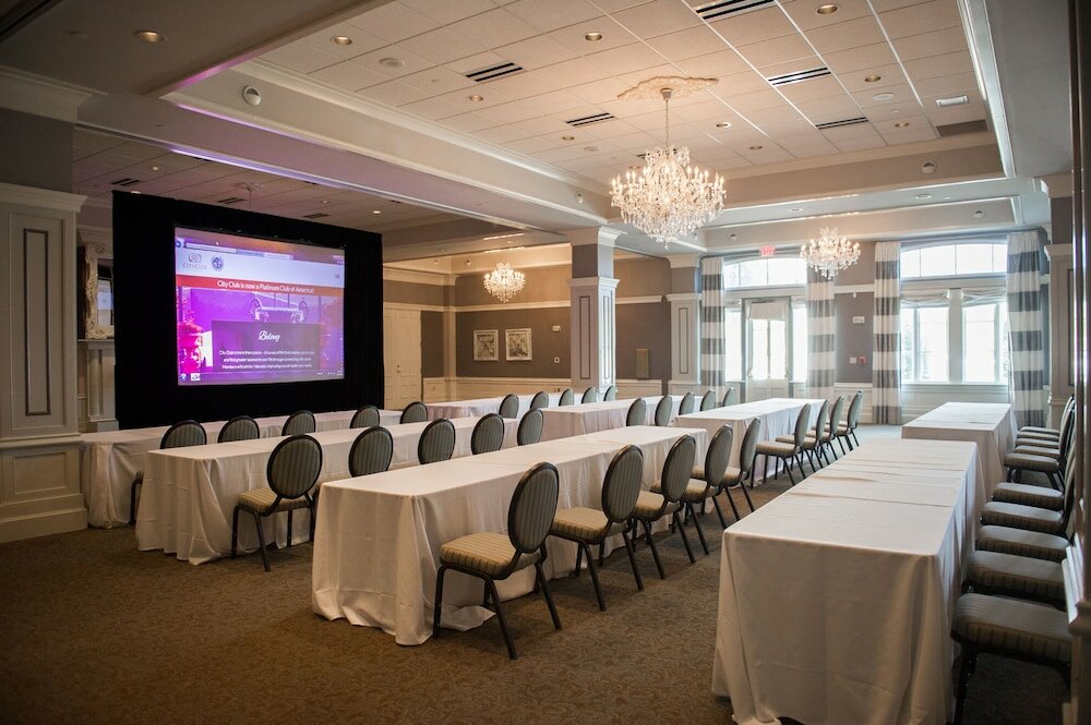 Фото Carriage House Hotel