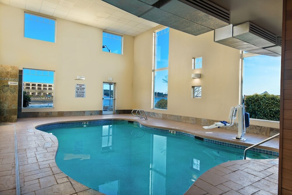 Фото Oxford Suites Silverdale