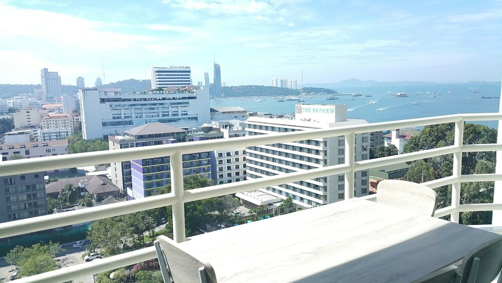 Фото Vtsix Condo Rentals at View Talay 6 Pattaya