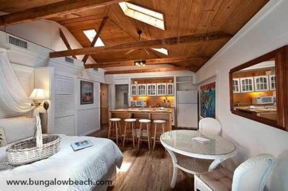 Фото Bungalow Beach Resort