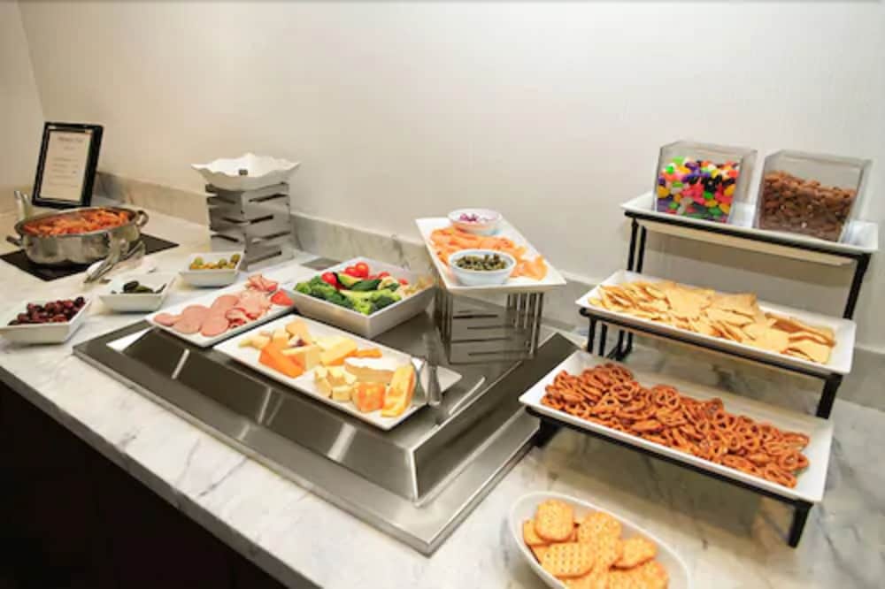 Фото Delta Hotels by Marriott London Armouries