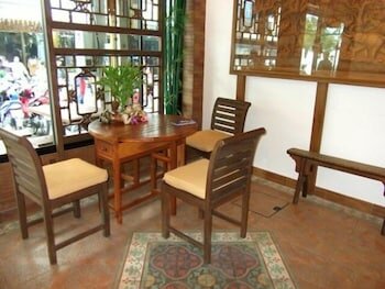 Фото The Red Balcony Inn