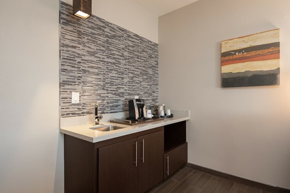 Фото Holiday Inn Express Redwood City-Central, an Ihg Hotel