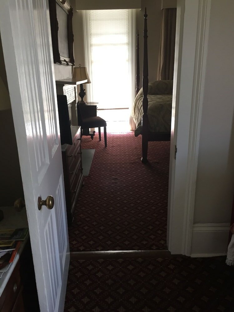 Фото Nine O Five Royal Hotel