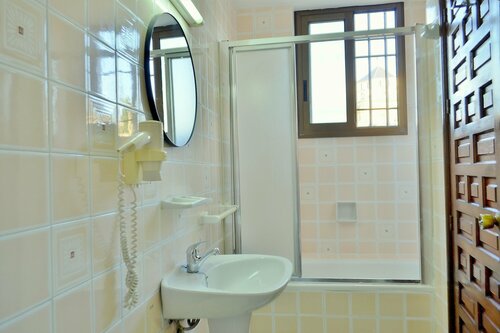 Гостиница Hotel Marisa в Кордове